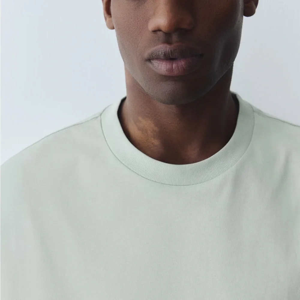Men's Light Green T-Shirt H&M OVERSIZED-FIT T-SHIRT - Picture 2 of 8